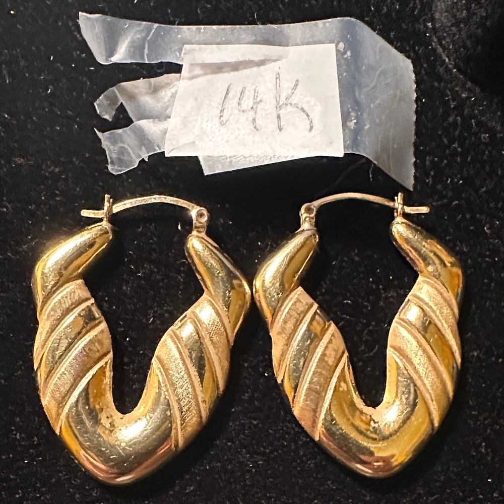 14 KARAT Gold Hoop Earrings 4.5 Grams - Picture 7 of 9